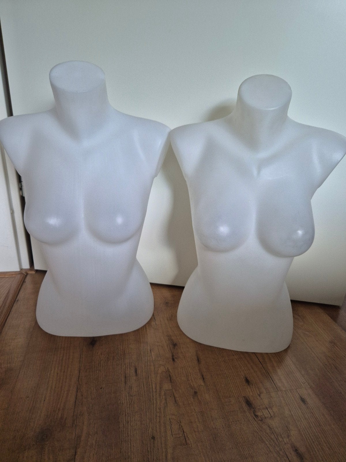 2 dames torso's paspoppen, Ophalen