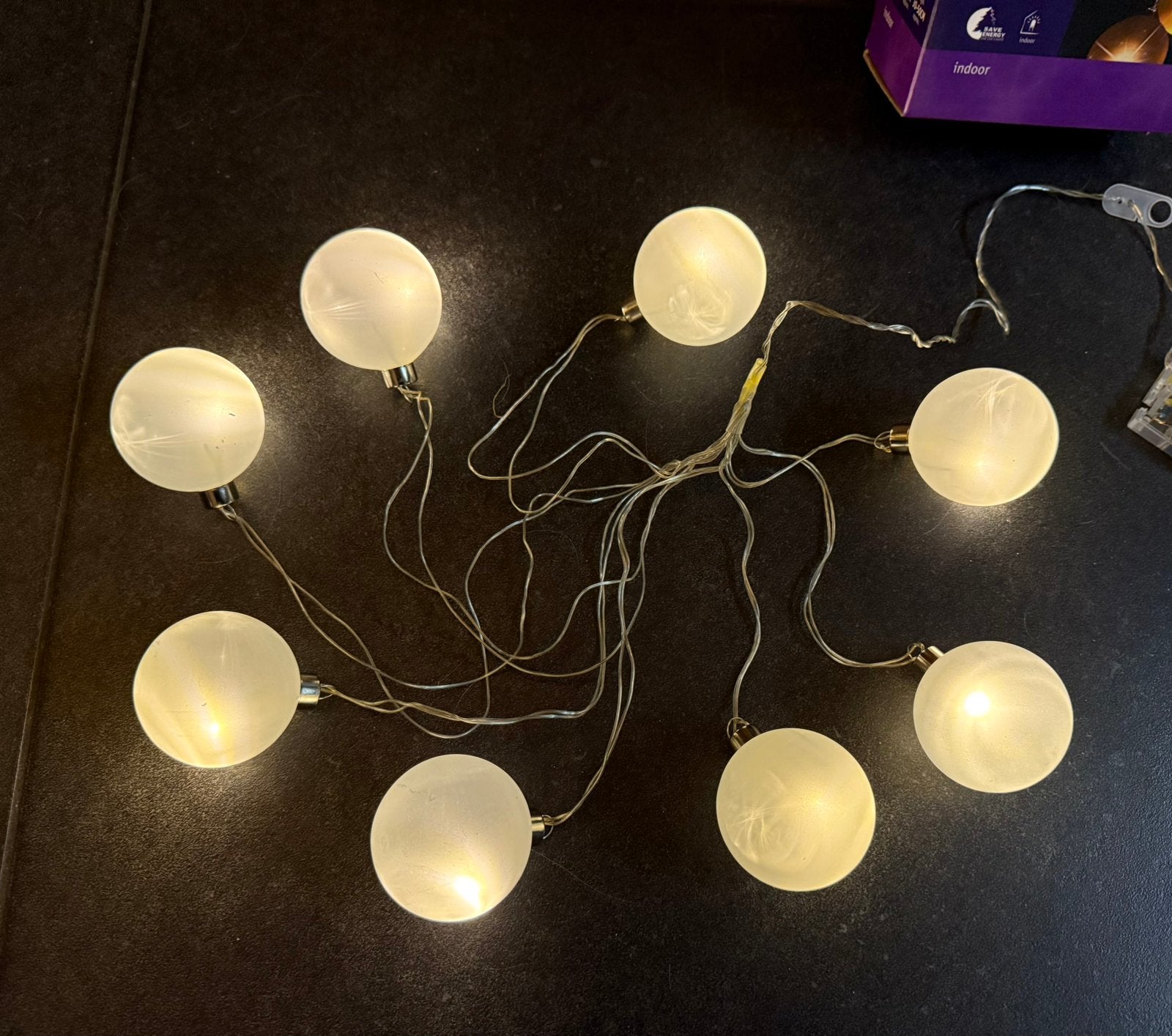 8 hangende bevroren kerstballen, warm wit op 3 AA batterijen, Diversen, Kerst, Ophalen, Zo goed als nieuw