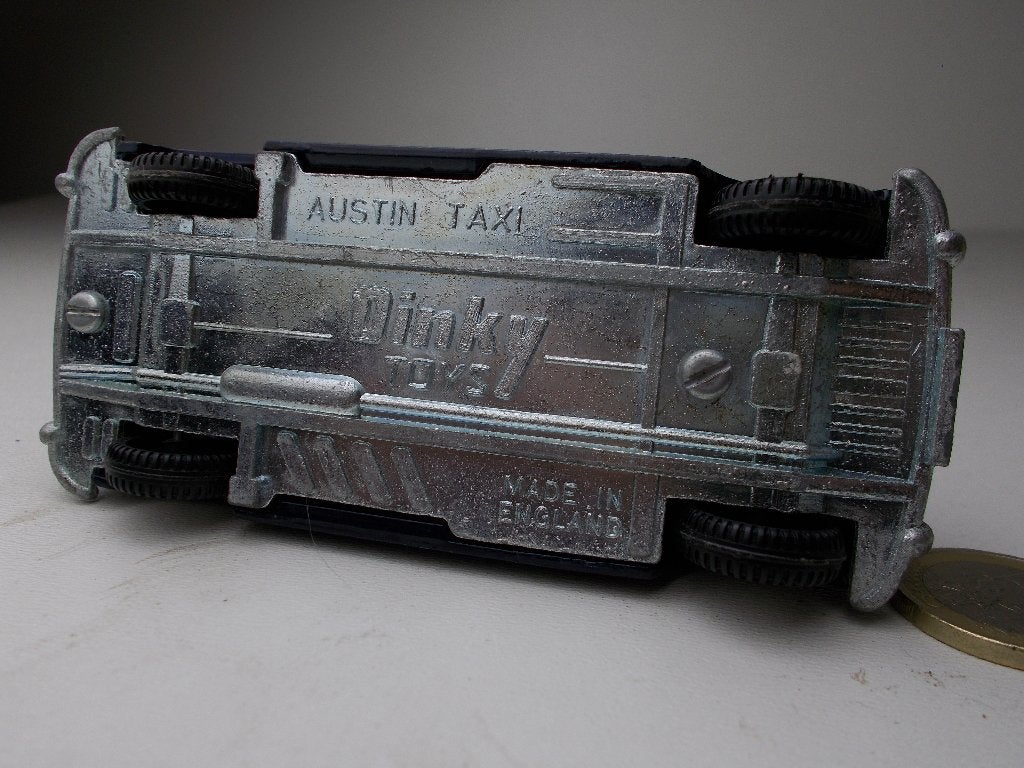 1972 Dinky Toys 284 AUSTIN TAXI +DRIVER +Jewelled Headlighs!, Ophalen of Verzenden, Zo goed als nieuw, Auto, Dinky Toys
