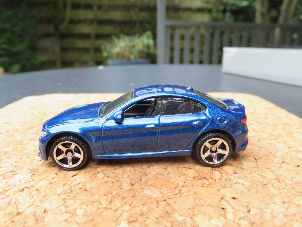 Matchbox Alfa Romeo Giulia blauw, Ophalen of Verzenden, Nieuw, Auto