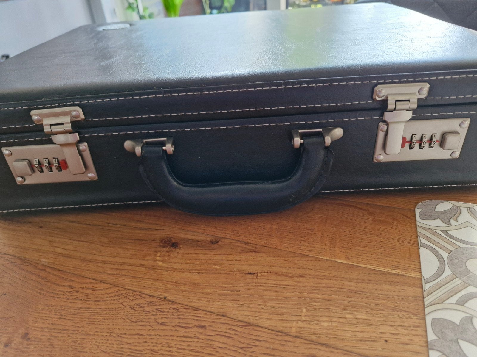 NIEUWE attache koffer met cijfersloten, Ophalen, Nieuw, Overige materialen, Slot