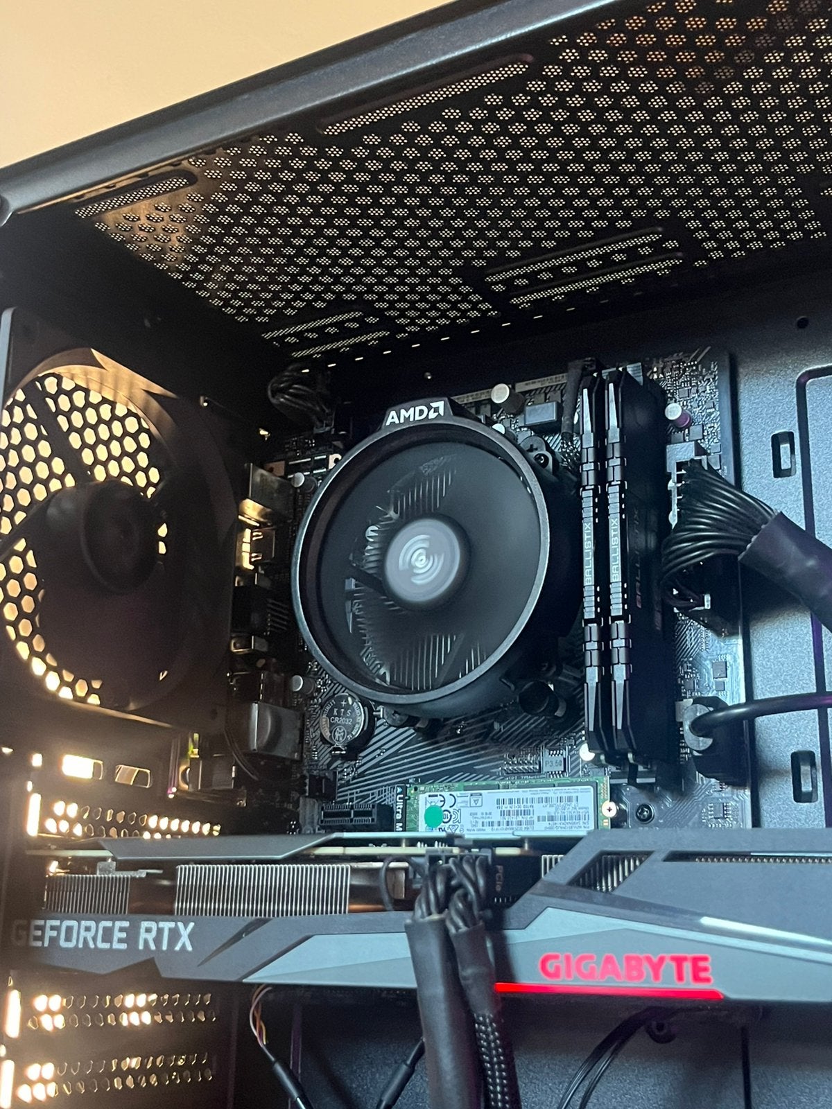 Foto 9 van Gaming PC | RTX 3060 TI | R7 3800X | 16GB | M.2 SSD