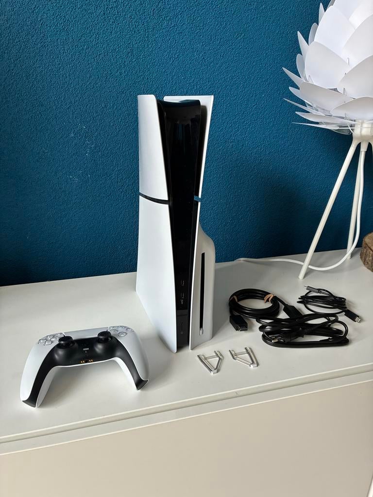 PlayStation 5 Slim - Disk 1TB met controller, Spelcomputers en Games, Spelcomputers | Sony PlayStation 5, Ophalen, Zo goed als nieuw