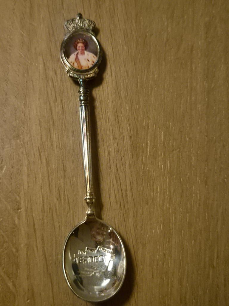 Lepeltje koningin Beatrix, Ophalen of Verzenden, Speld(je) of Lepel(tje)