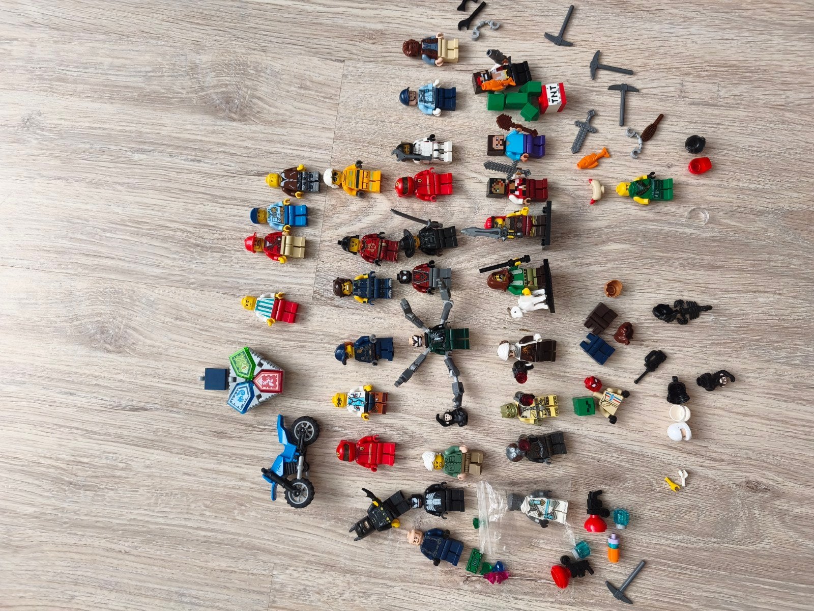 Partij LEGO minifiguren + accessoires (31 figuren), Ophalen of Verzenden, Zo goed als nieuw, Overige typen