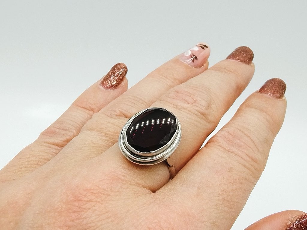 Zilveren ring met granaat, Niekerk Schoonhoven, 835, 18 mm, 18 tot 19, Info@zilverwebsite.nl, Verzenden, Zo goed als nieuw