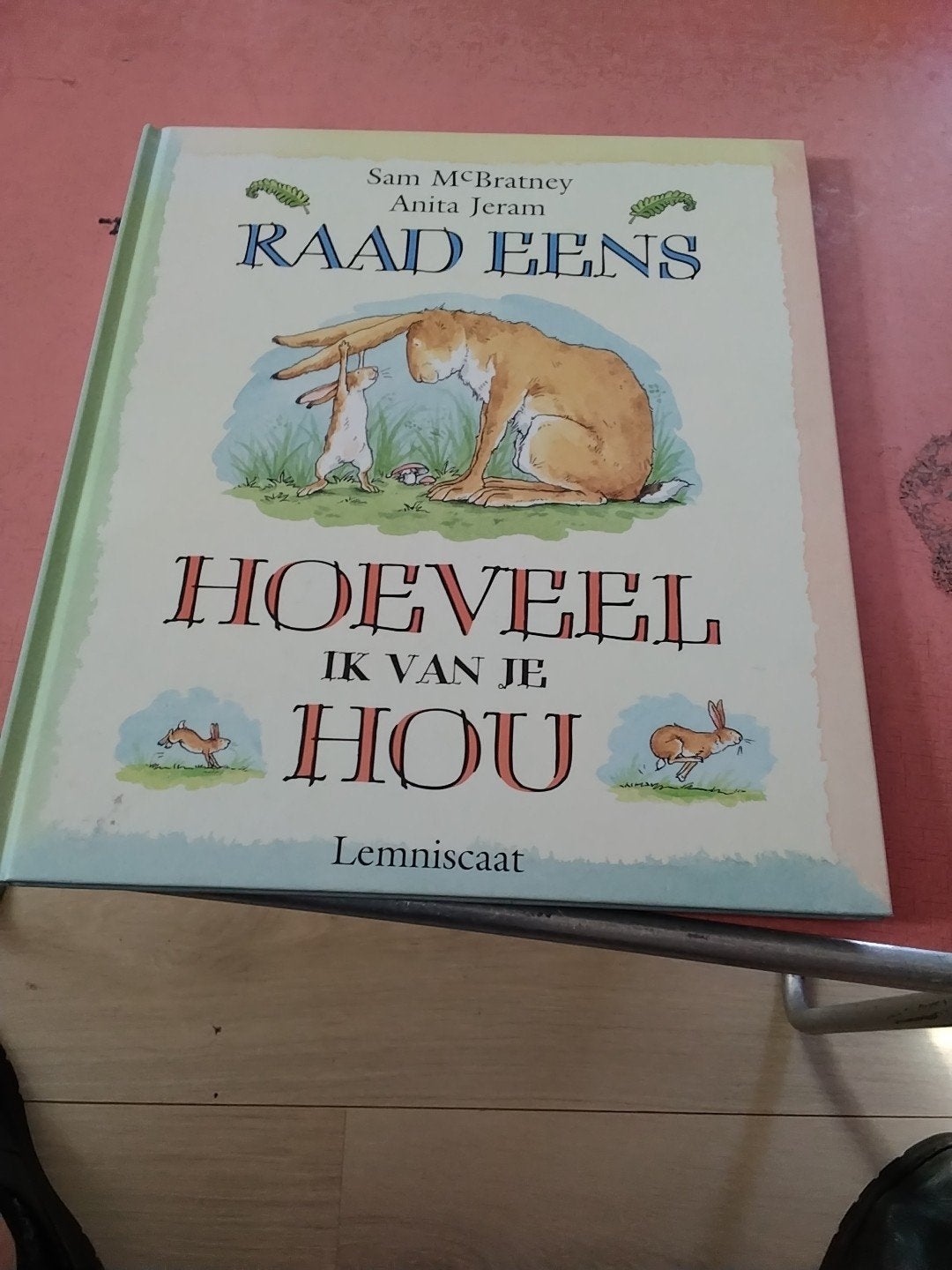 Sam MC Britney anita jeram raad eens hoeveel ik van je hou€5, Boeken, Ophalen of Verzenden, Zo goed als nieuw, Fictie algemeen