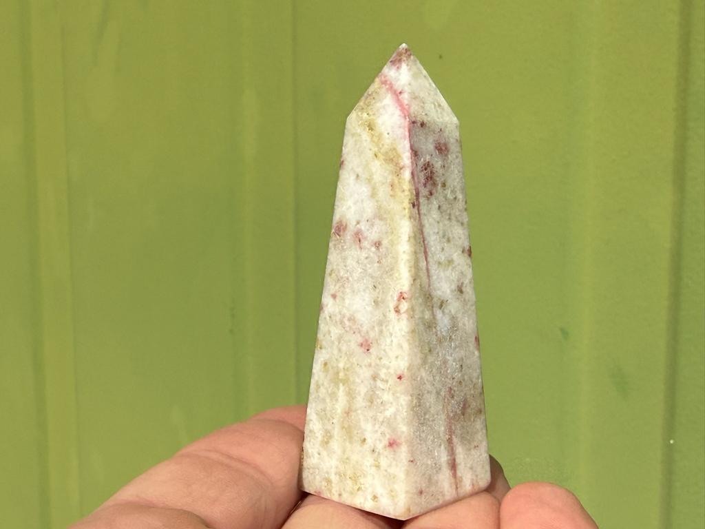 Cinnaber in kwarts obelisk mineralen, Nieuw, Www.riesmineralen.nl, Ries Mineralen, Info@riesmineralen.nl