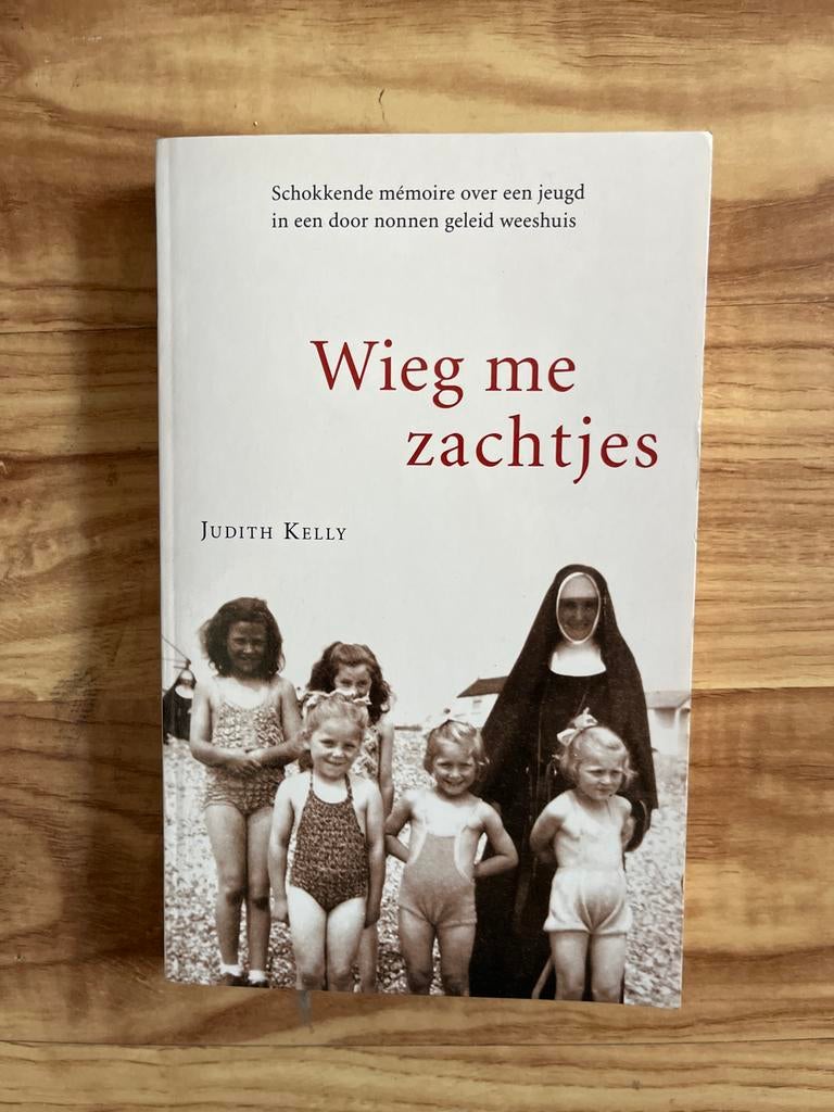 Wieg me zachtjes - Schokkende memoire weeshuis, Boeken, Ophalen of Verzenden, Gelezen, Religie