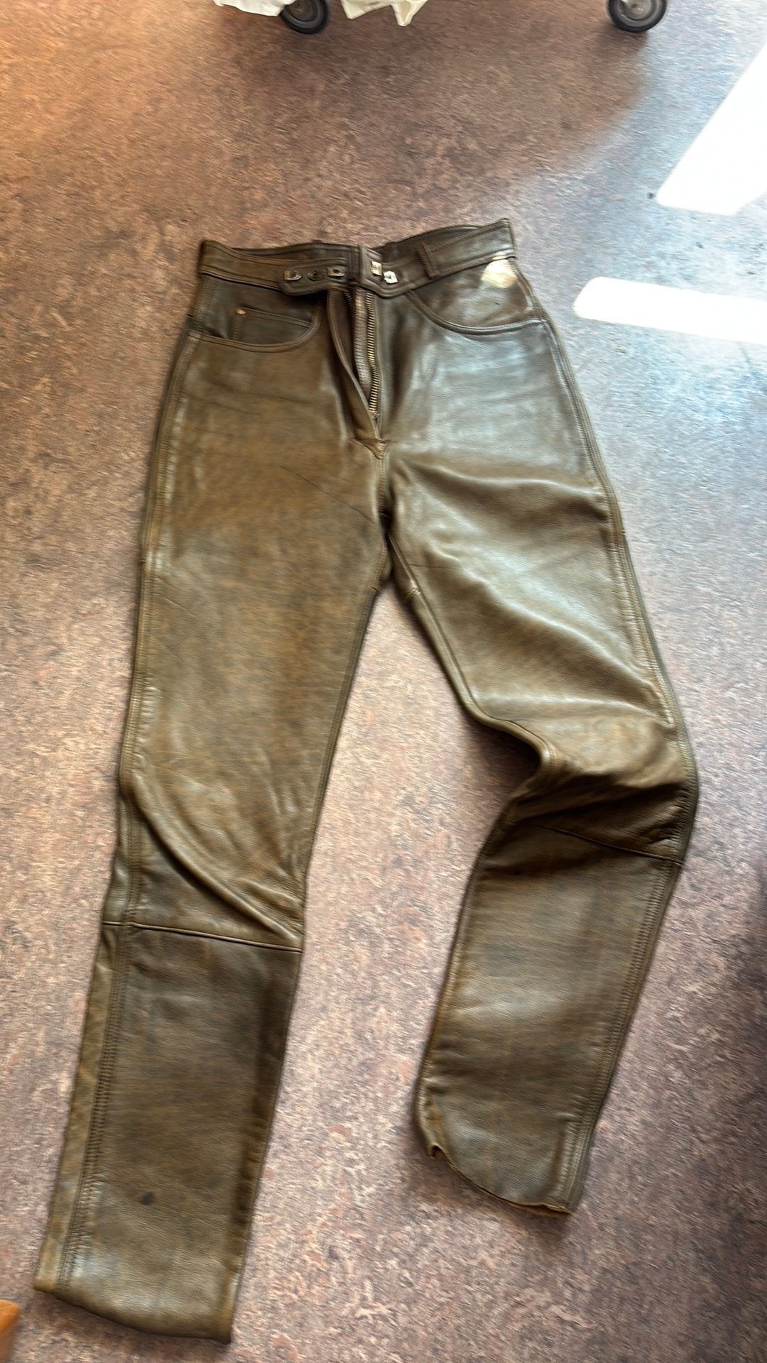 Vintage Leren Broek Maat 38 (M) - Bruin, Kleding | Dames, Broeken en Pantalons, Bruin, Lang, Gedragen, Ophalen
