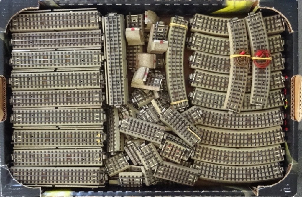 Marklin rails met doorlopende middenrail - ruim 230 delen, Wisselstroom, Gebruikt, Rails, Ophalen of Verzenden