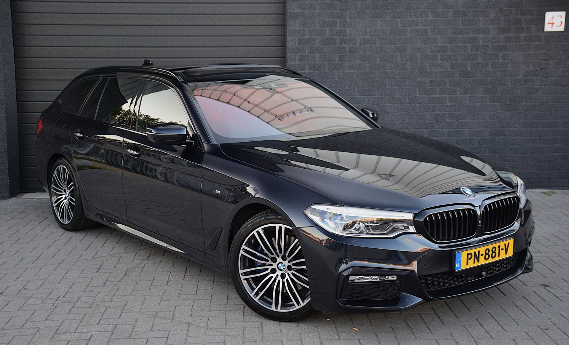 BMW 5-serie Touring 530i xDrive High Executive*M-Pakket*Pano, Auto's, 1998 cc, 15 km/l, Gebruikt, 4 cilinders