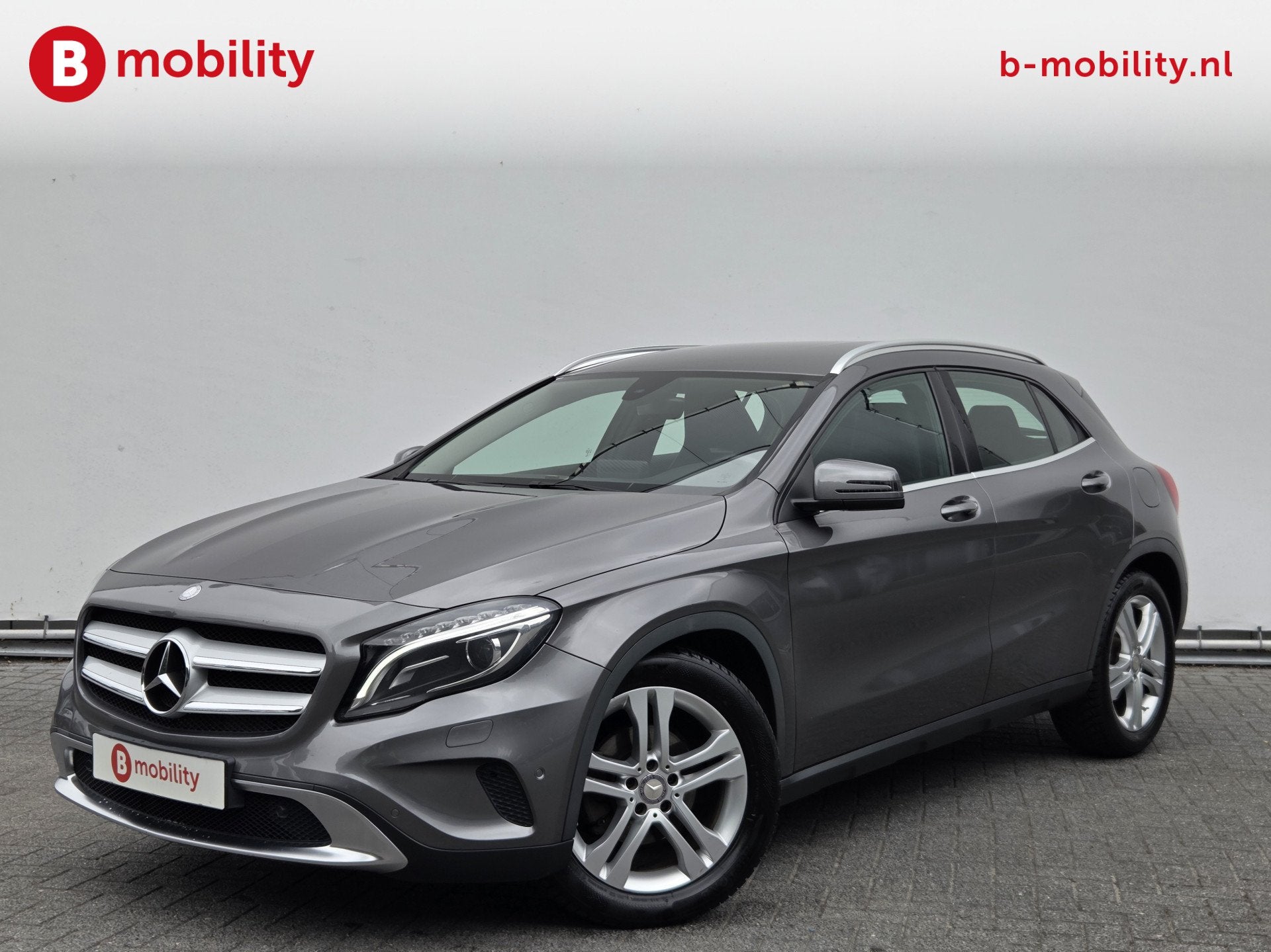 Mercedes-Benz GLA 180 Premium Apple CarPlay Stoelverwarming, Auto's, Mercedes-Benz, Voorwielaandrijving, Gebruikt, 4 cilinders