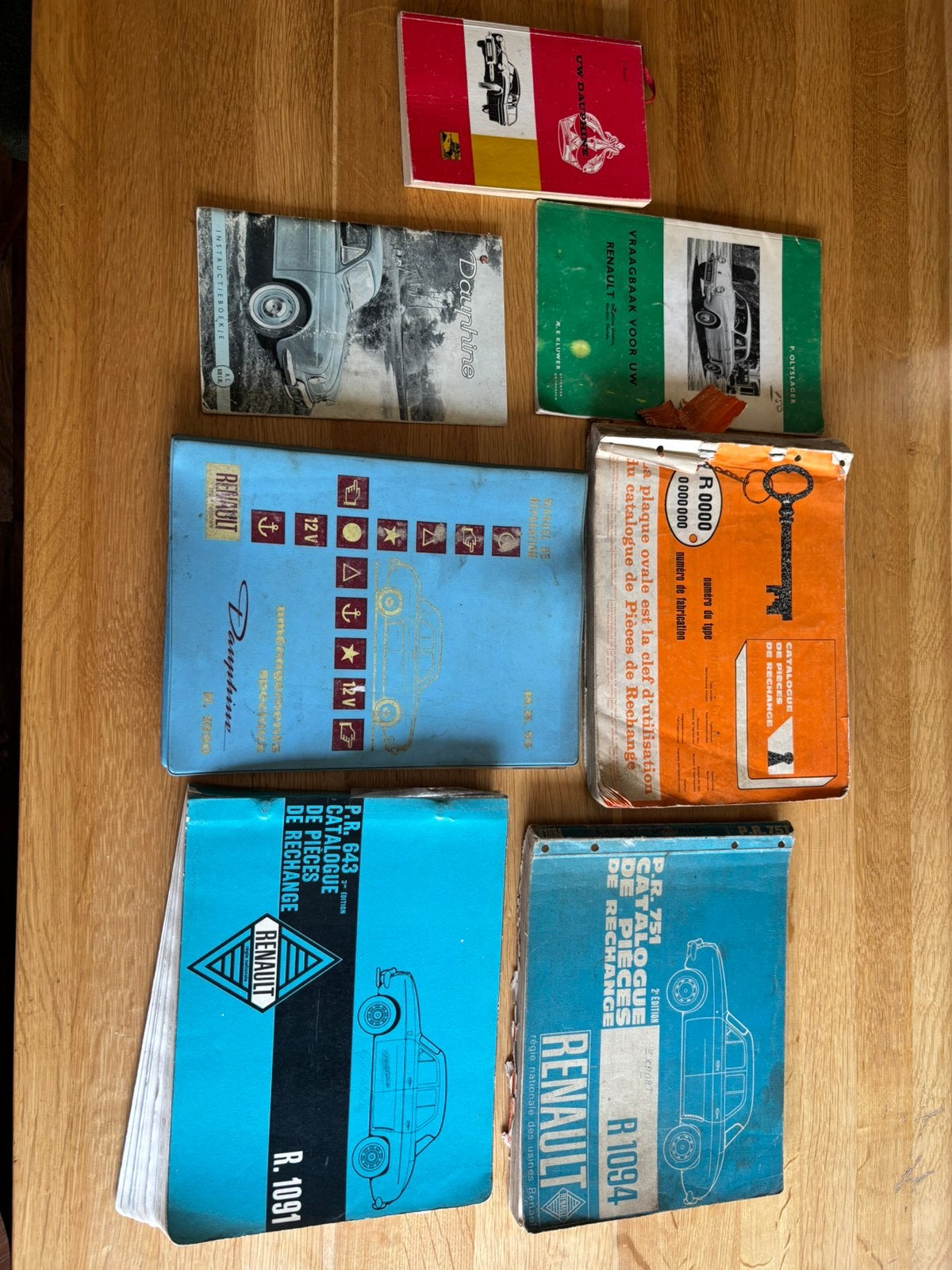 Aantal Renault Dauphine boeken onderdelenboek werkplaatsboek, Ophalen