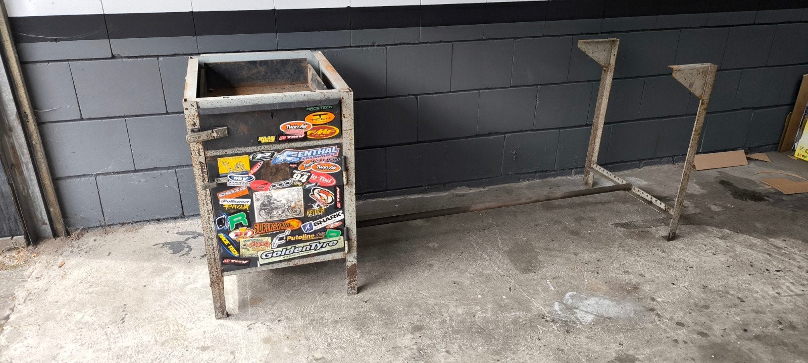 Werkbank frame met kast, Doe-het-zelf en Verbouw, Werkbanken, Ophalen, Gebruikt, Niet van toepassing, 70 tot 120 cm
