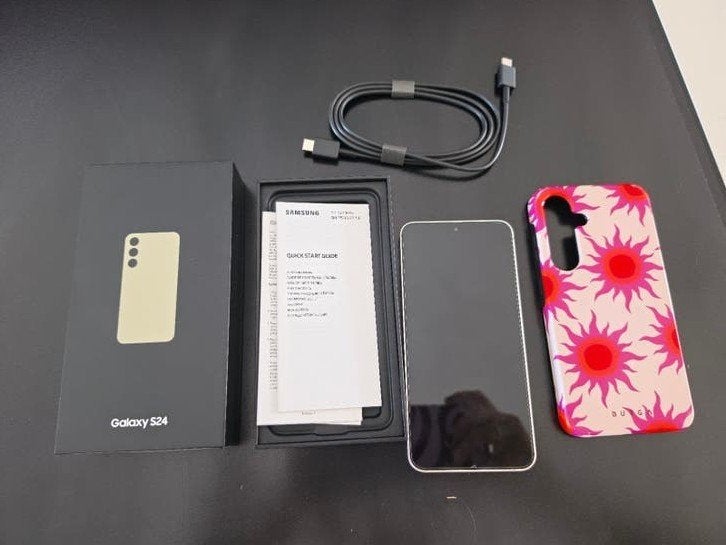 Samsung galaxy S24 Goud met Burga hoesje, Ophalen, Overige kleuren, Galaxy S24, Zo goed als nieuw