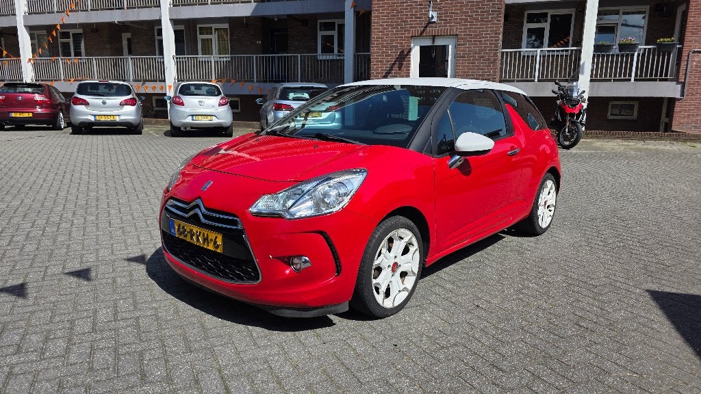 Citroën DS3 1.6 VTI 88KW 2011 Rood - LAGE COMPRESSIE!, Auto's, Voorwielaandrijving, Euro 5, 40 €/maand, Zwart