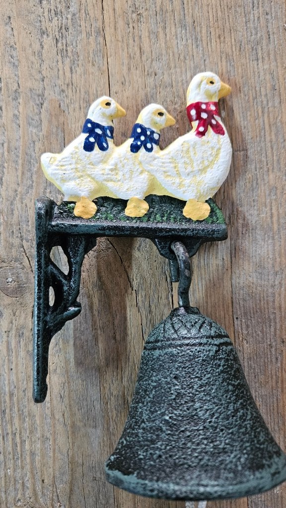 GIETIJZEREN DEURBEL MET 3 EENDEN, Dierenbeeld, Nieuw, Metaal, Info@huisentuindecoratiemarie.nl