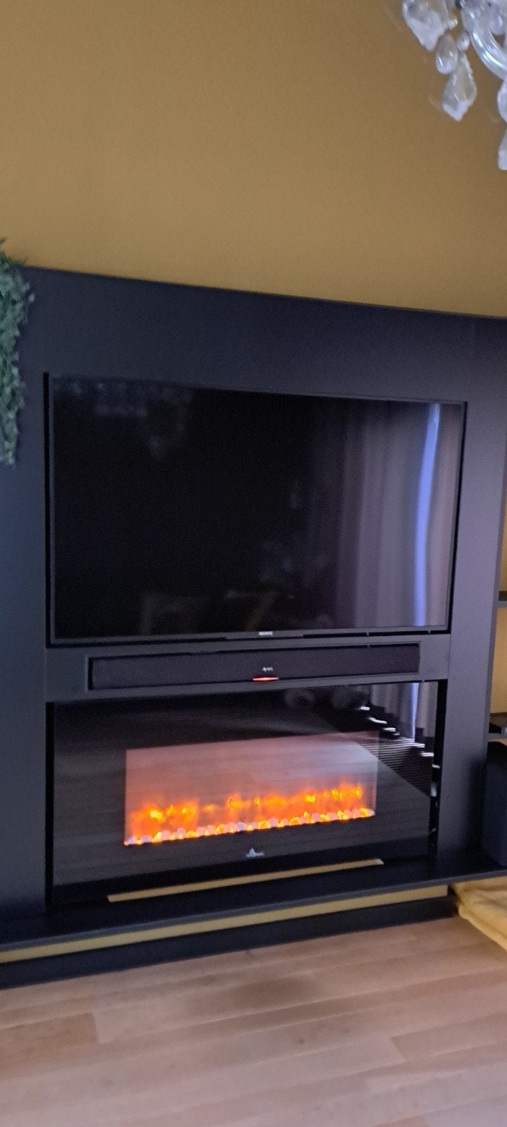 Hangend zwart tv meubel met elektrische haard, Gebruikt, Ophalen of Verzenden, 200 cm of meer, Minder dan 25 cm