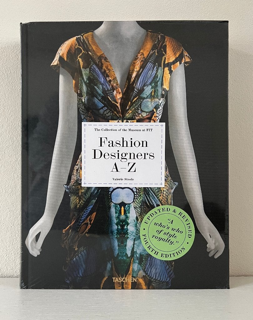Fashion Designers A-Z - 45th Ed. nieuw en geseald, Boeken, Ophalen of Verzenden, Nieuw, Mode algemeen
