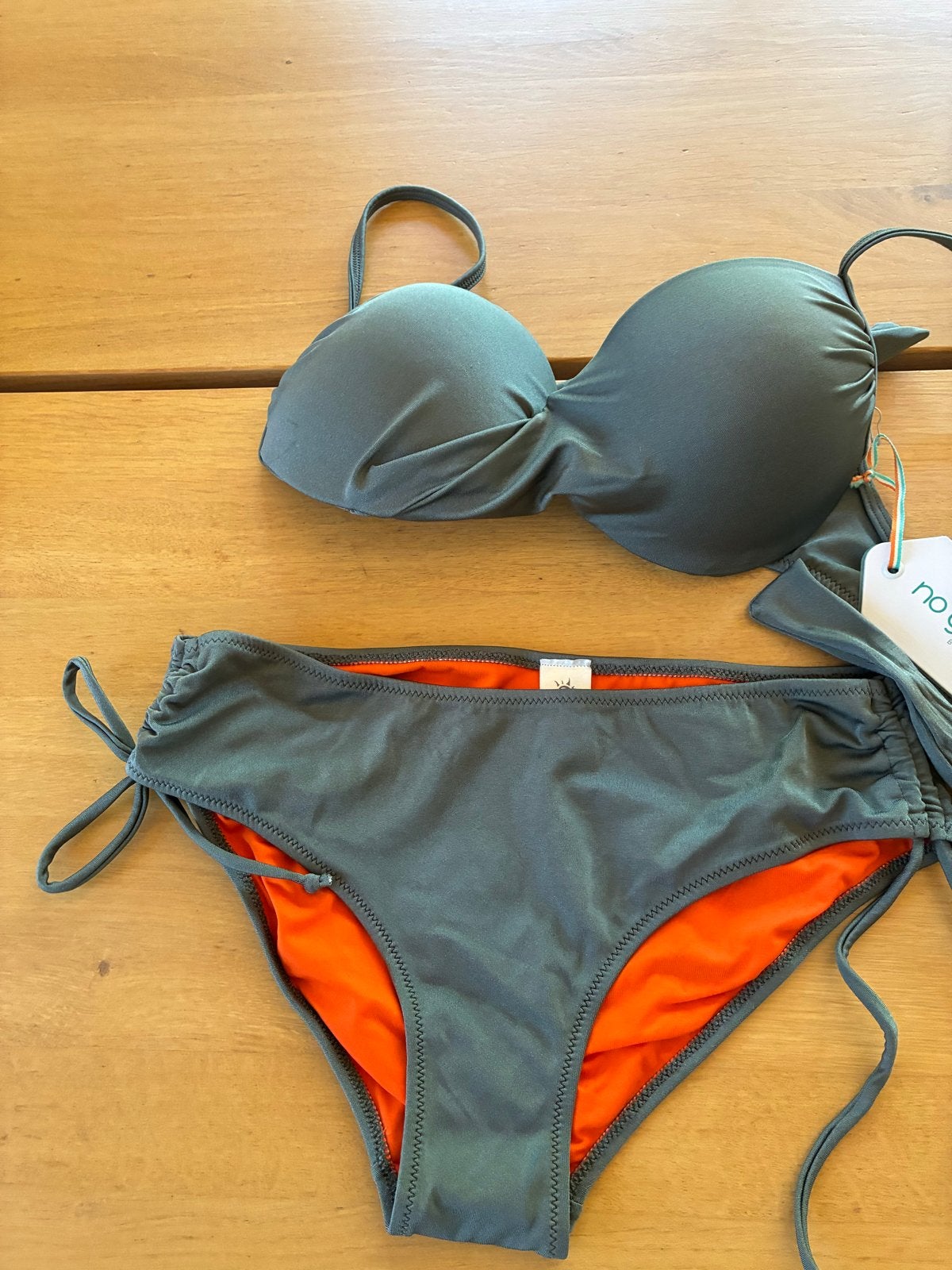 Nieuwe No Gossip bikini, maat 42, olijfgroen met beugel, Kleding | Dames, Badmode en Zwemkleding, Ophalen of Verzenden, Nieuw