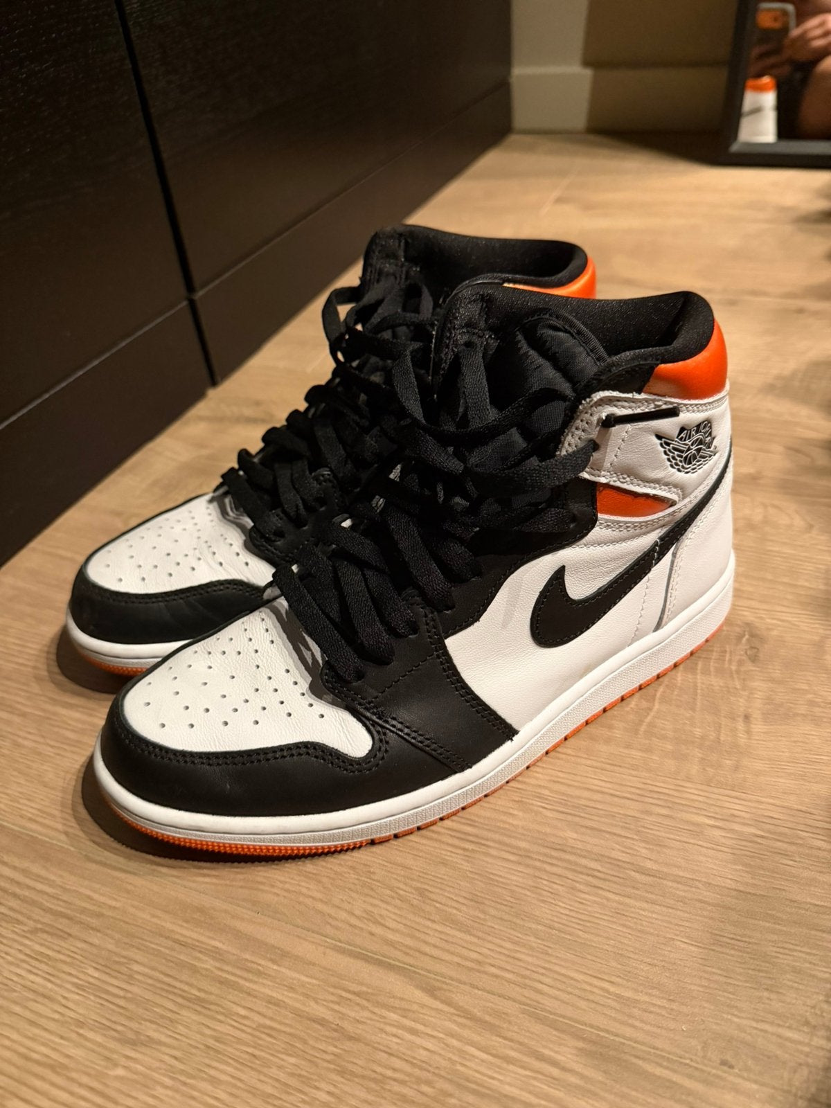 Jordan 1 High Electro Orange, Kleding | Heren, Schoenen, Wit, Ophalen of Verzenden, Sneakers of Gympen, Zo goed als nieuw