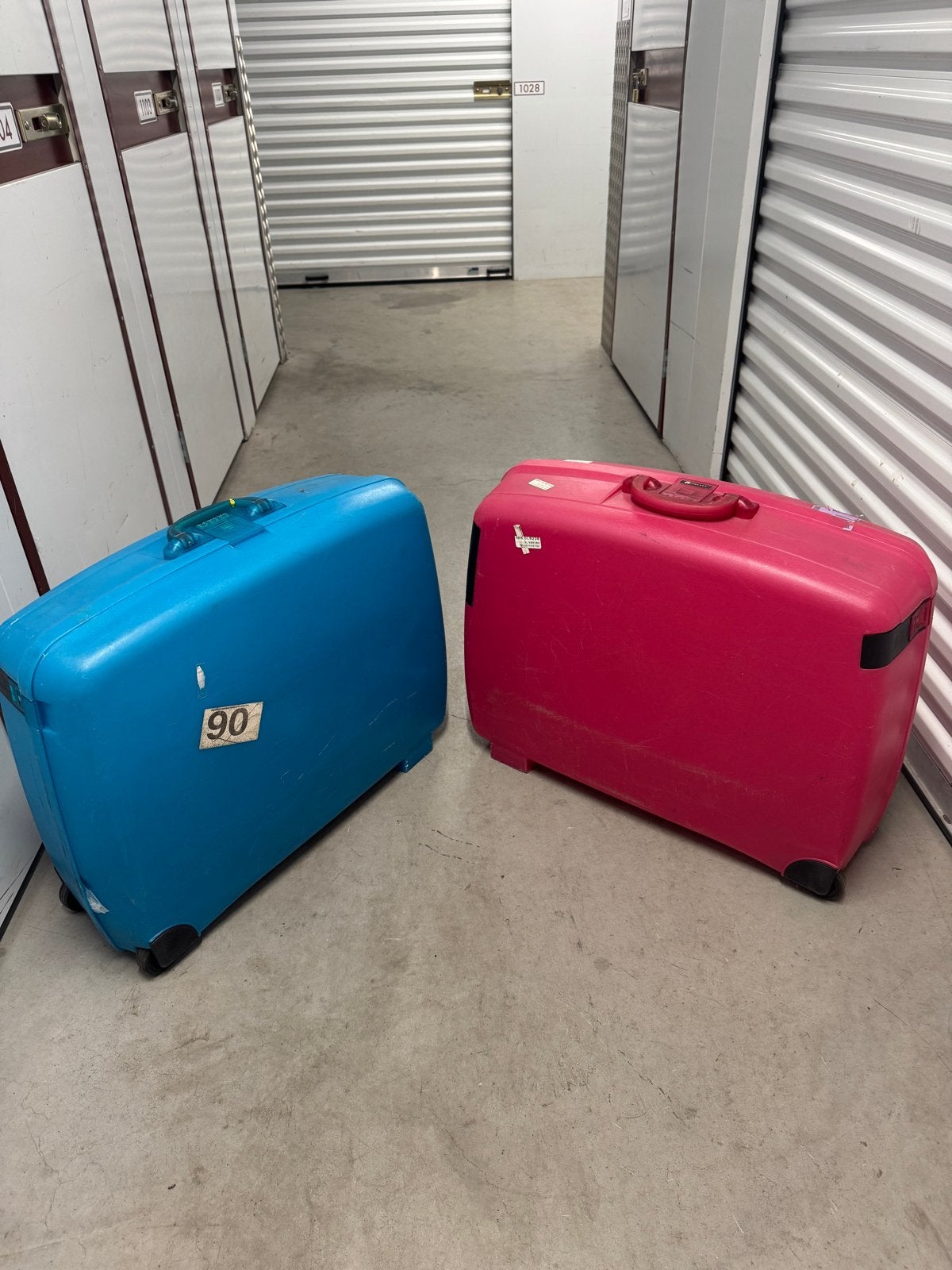 2 Delsey koffers - roze en blauw, Sieraden, Tassen en Uiterlijk, Koffers, Gebruikt, Hard kunststof, Slot, 35 tot 45 cm
