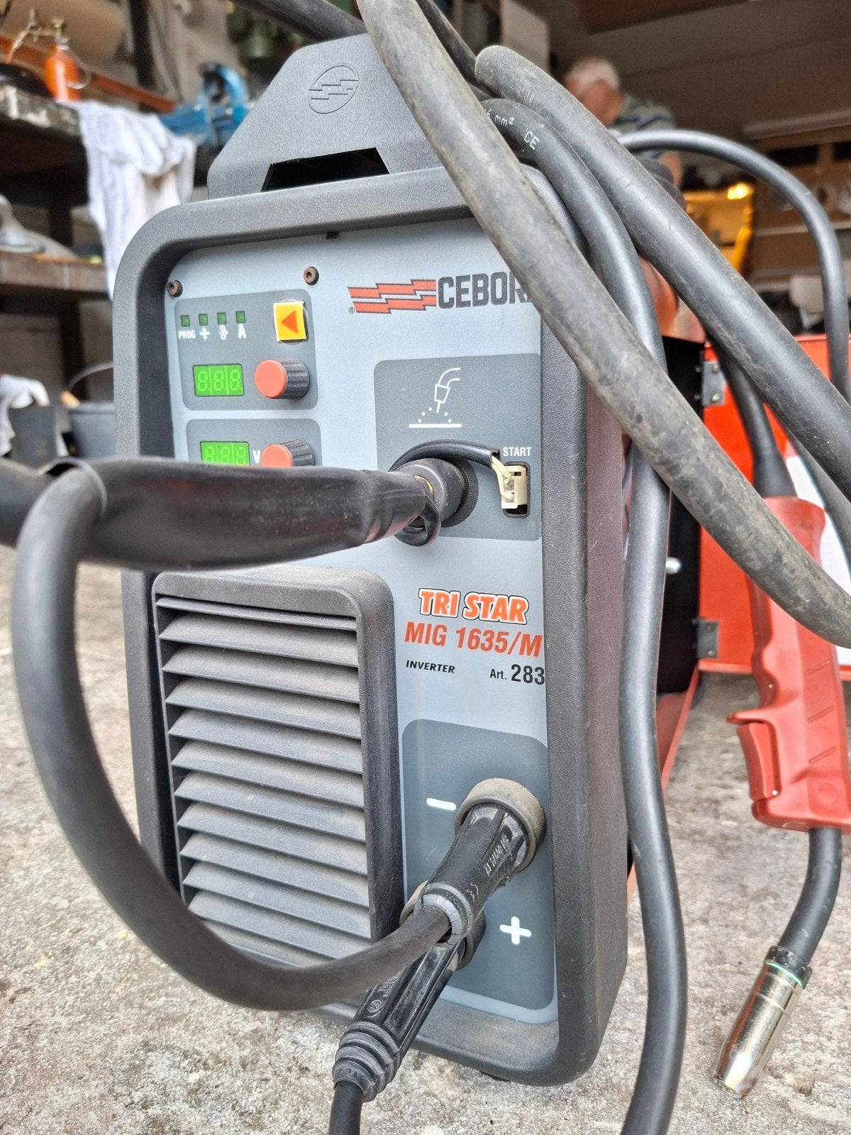 Cebora MIG 1635/M + 2 eigendoms Argonflessen 300 bar, Doe-het-zelf en Verbouw, Gereedschap | Lasapparaten, Ophalen, Zo goed als nieuw