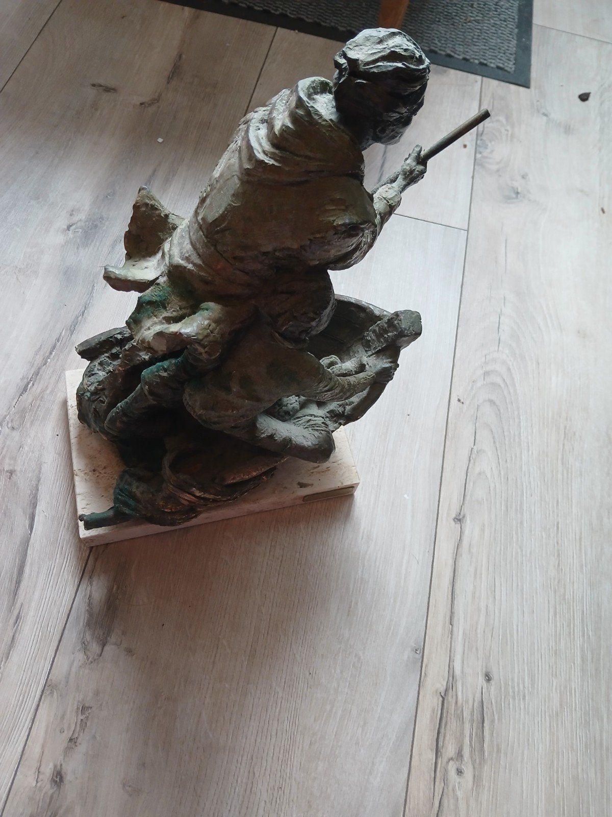 Bronzen beeld, Ophalen