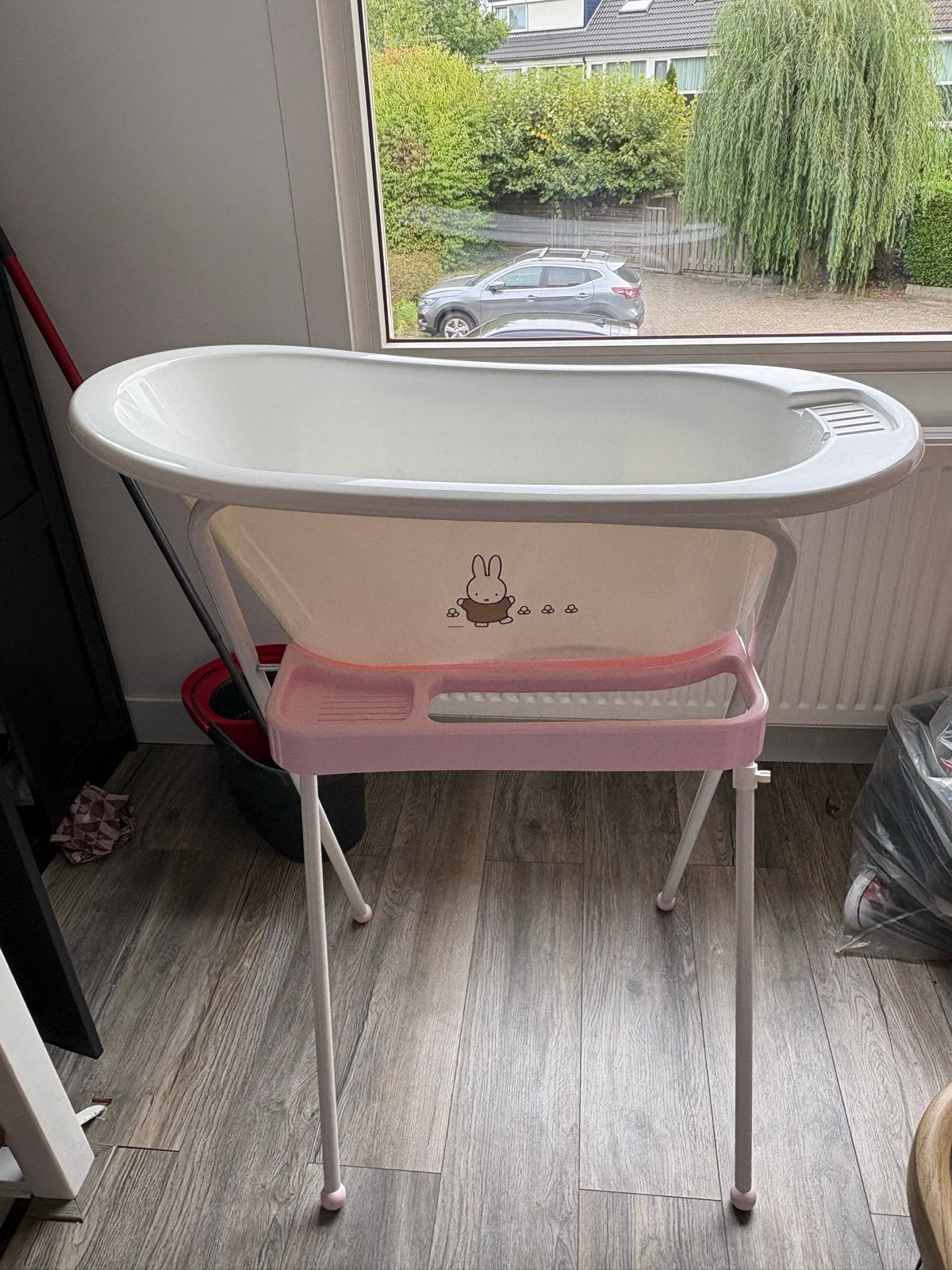 Nijntje Baby Badje met Standaard en Afvoerslang, Ophalen, Nijntje, Zo goed als nieuw, Badje