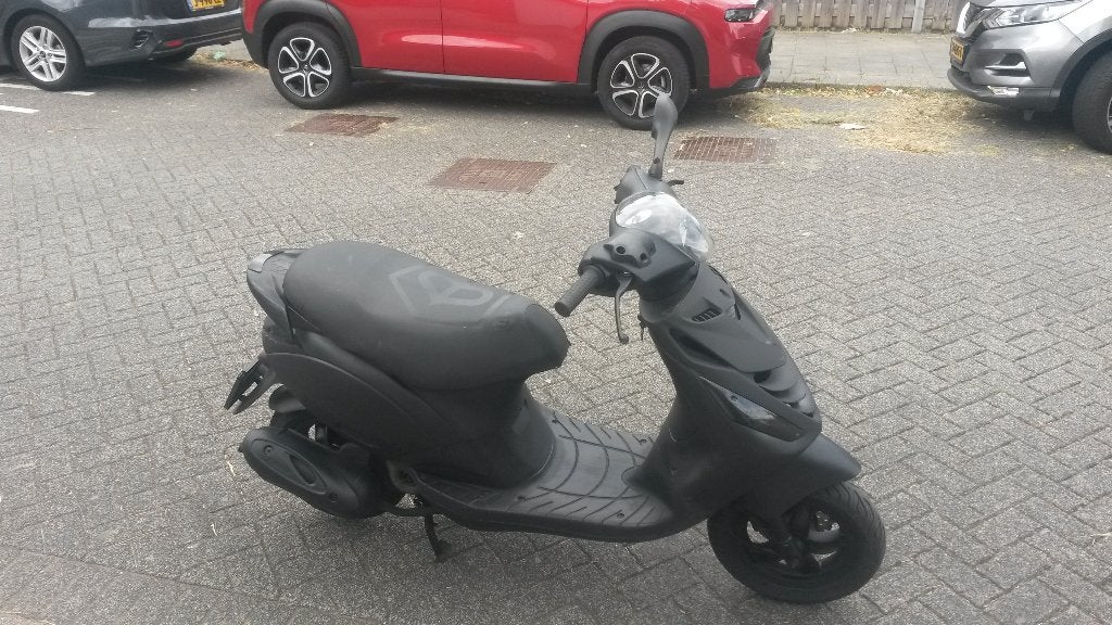 piaggio zip sp 2016, geel kenteken, inruil mogelijk, Fietsen en Brommers, Scooters | Piaggio, Zip, Ophalen of Verzenden, Zo goed als nieuw