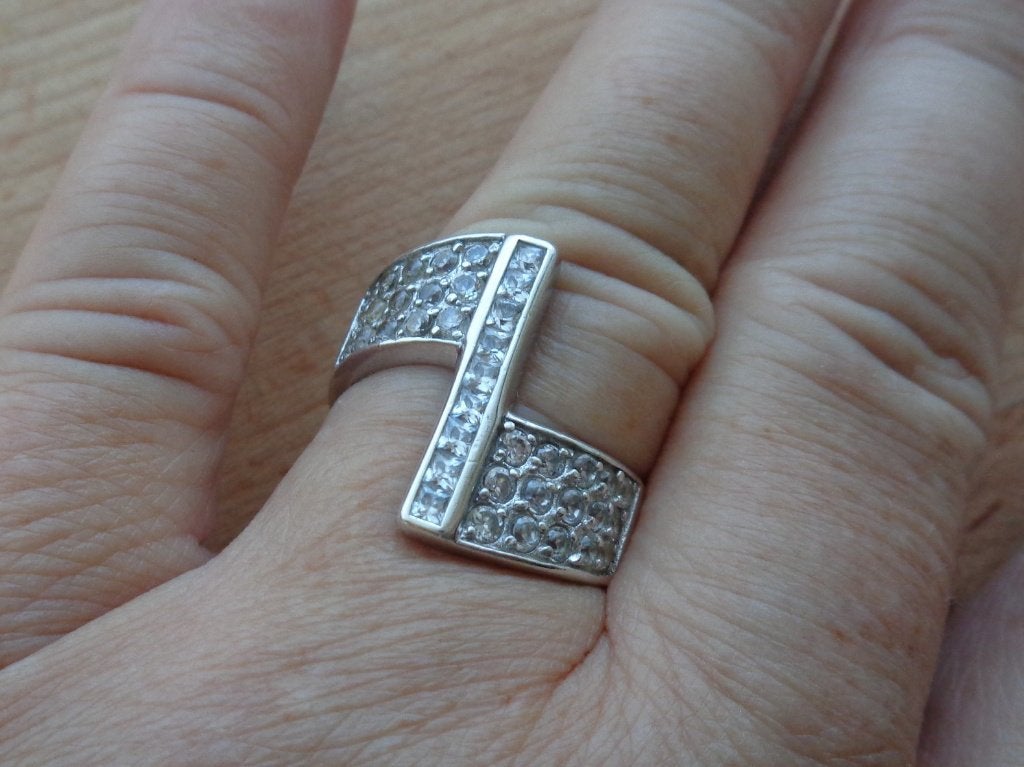 zilveren aparte design ring met steentjes [469], Verzenden, Zo goed als nieuw, 17 tot 18, Dame