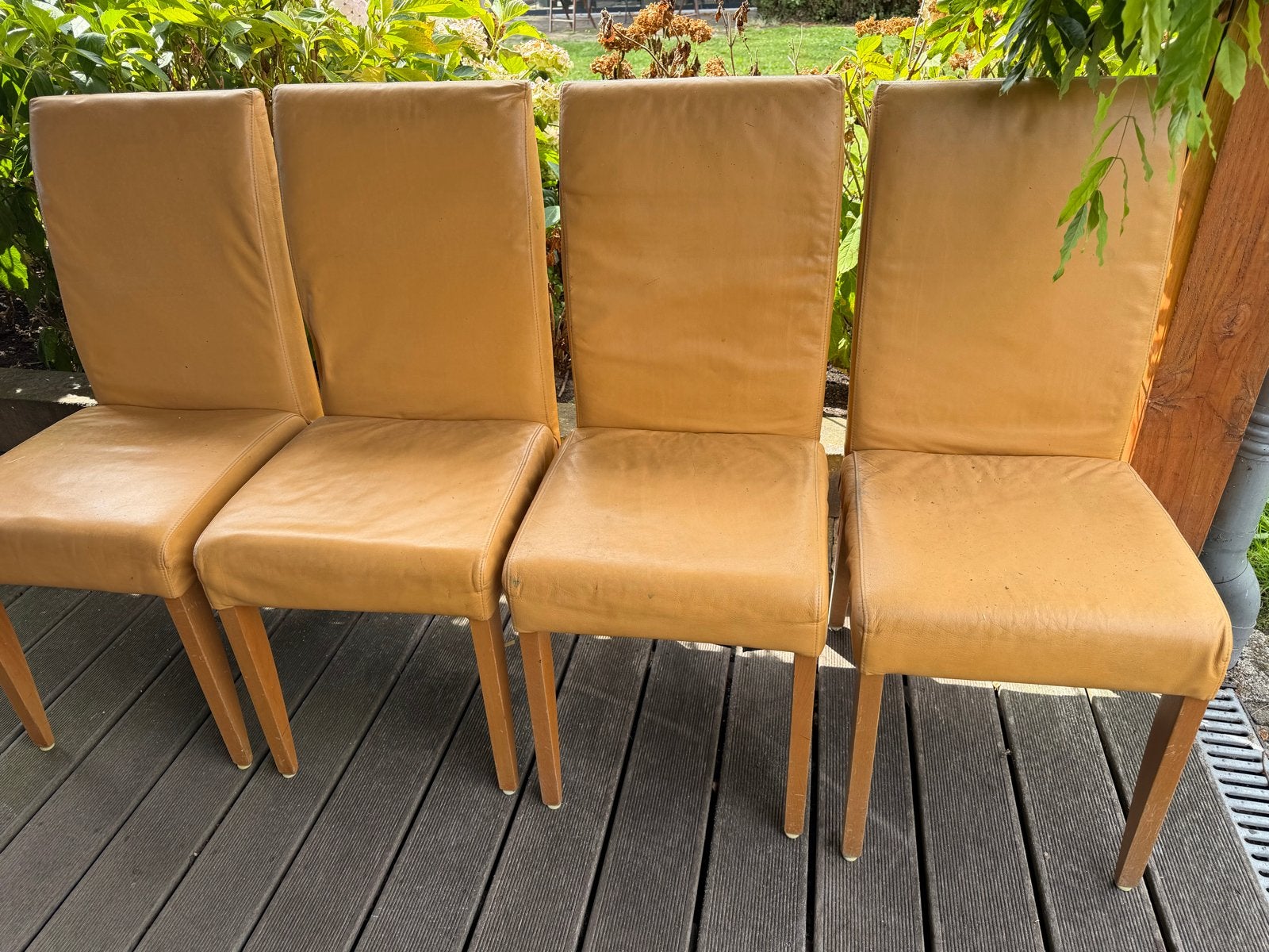 Gratis! 4 gele leren stoelen en een nachtkastje, Gebruikt, Overige kleuren, Leer, Ophalen of Verzenden