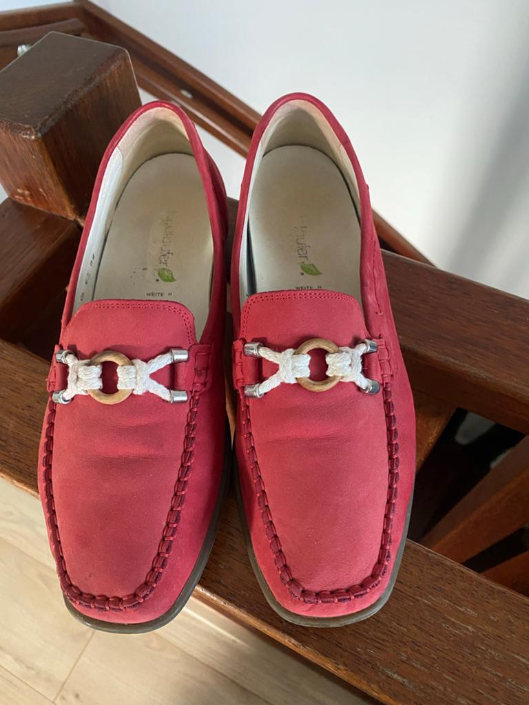 Waldläufer instappers rood maat 6 1/2 - Heerlijk soepel, Kleding | Dames, Schoenen, Ophalen of Verzenden, Gedragen, Rood, Instappers