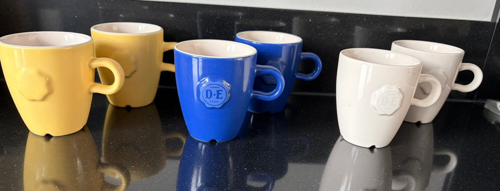 6 DE senseo kopjes. Mosa . Blauw, geel en wit, Overige merken, Ophalen of Verzenden, Overige stijlen, Kop(pen) en/of Schotel(s)