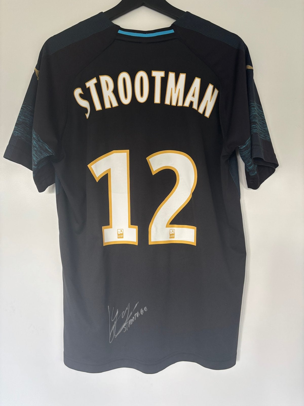 Kevin Strootman Olympique Marseille 2018 uitshirt gesigneerd, Ophalen of Verzenden, Zo goed als nieuw, Buitenlandse clubs, Shirt