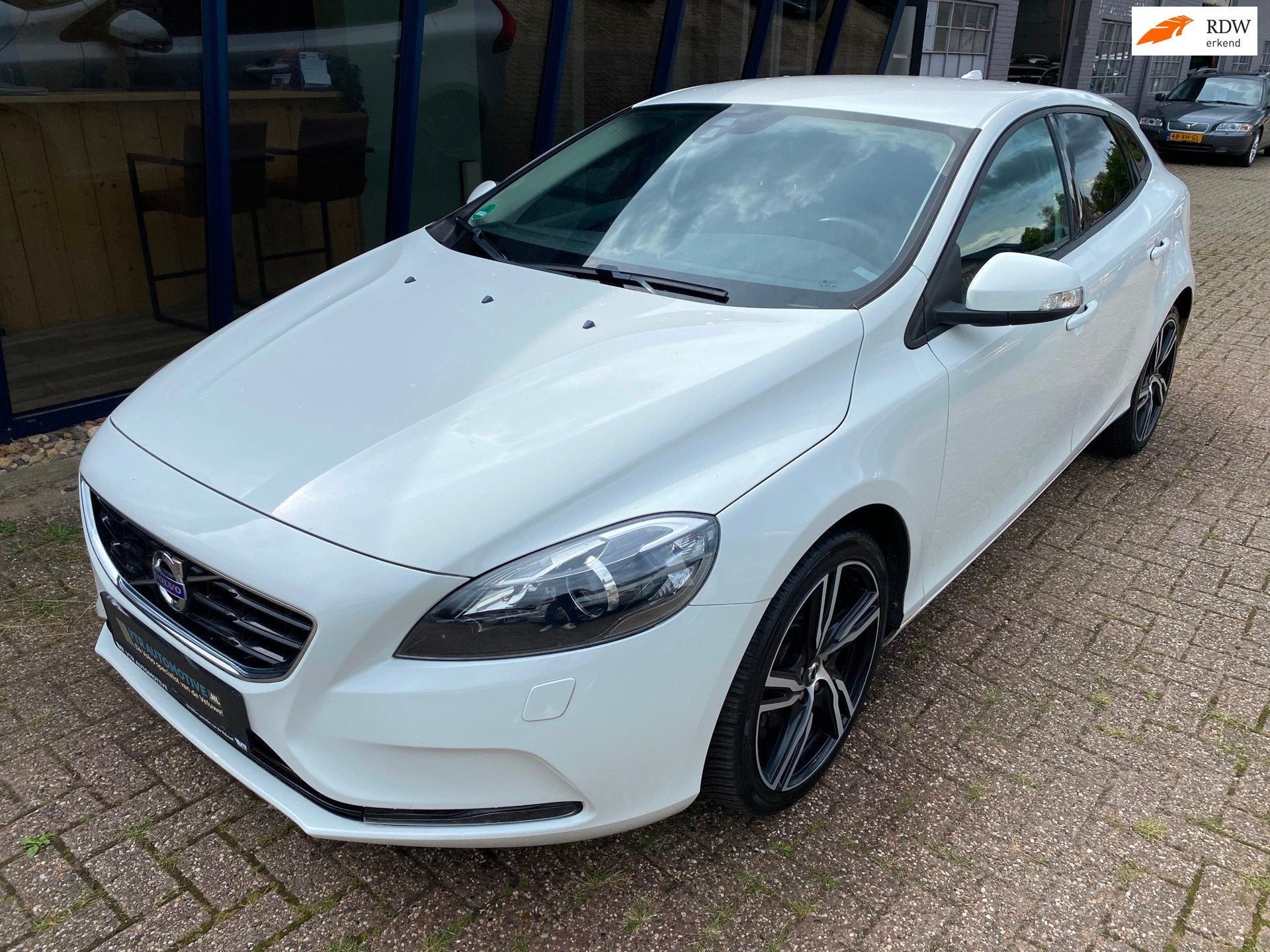 Volvo V40 1.6 T2 Momentum 120PK ''18 VELGEN / XENON / PDC, Auto's, Volvo, Voorwielaandrijving, 1596 cc, Stof, Gebruikt