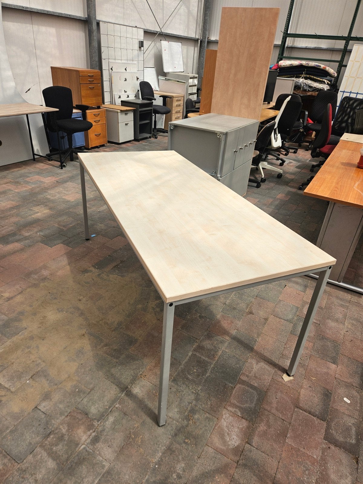 Lichtgewicht tafel met metalen onderstel 180 x 80 cm, Ophalen, Gebruikt