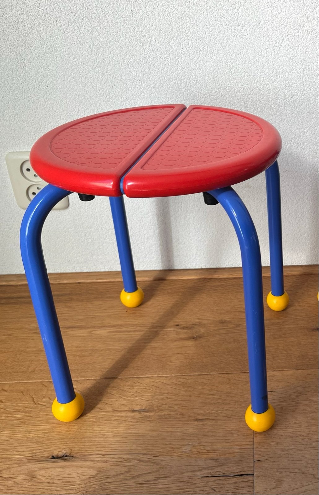 Vintage Ikea Memphis kinderkrukje, rood/blauw/geel, Ophalen of Verzenden, Gebruikt
