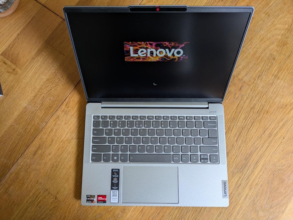 Lenovo IdeaPad Slim 5 14ABR8 - Krachtige en compacte laptop, Computers en Software, Qwerty, 8 GB, AMD Ryzen, 14 inch