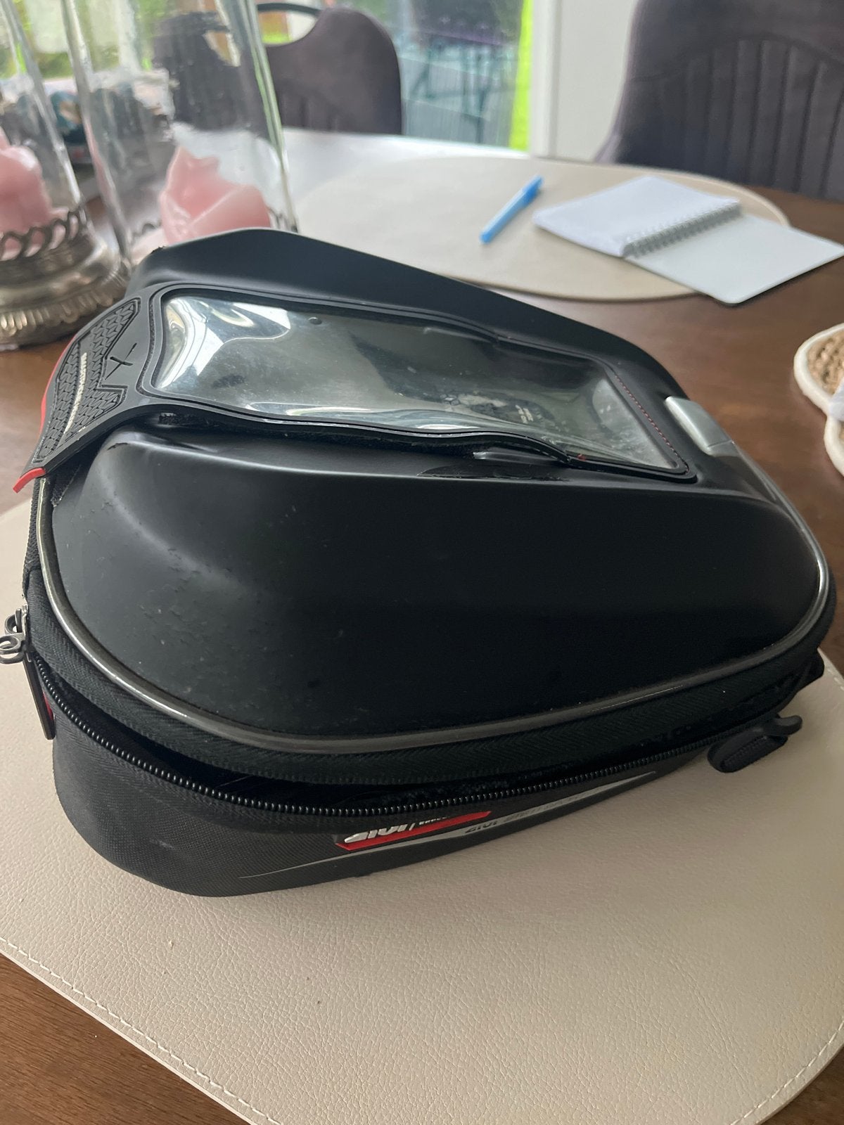 GIVI Tanktas met Smartphonehouder en Tanklock Systeem, Ophalen of Verzenden, Gebruikt