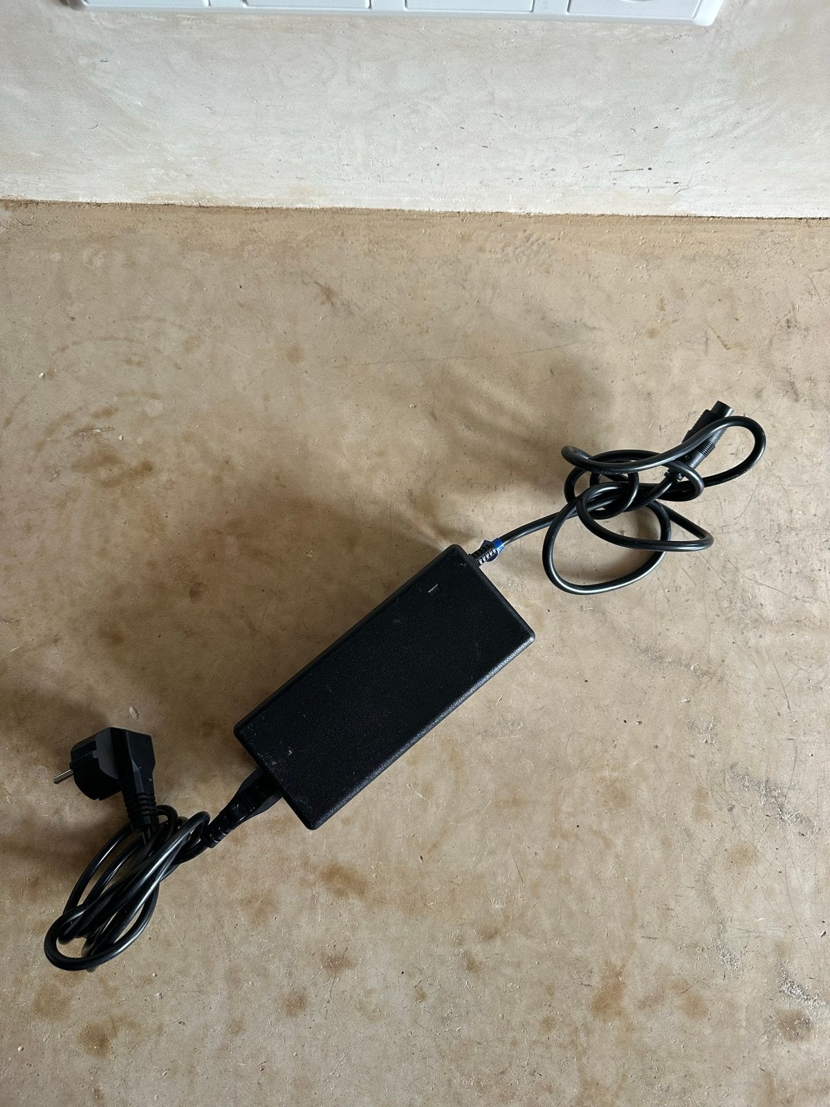 E-motion Li-ion Acculader 42V 2A, Gebruikt