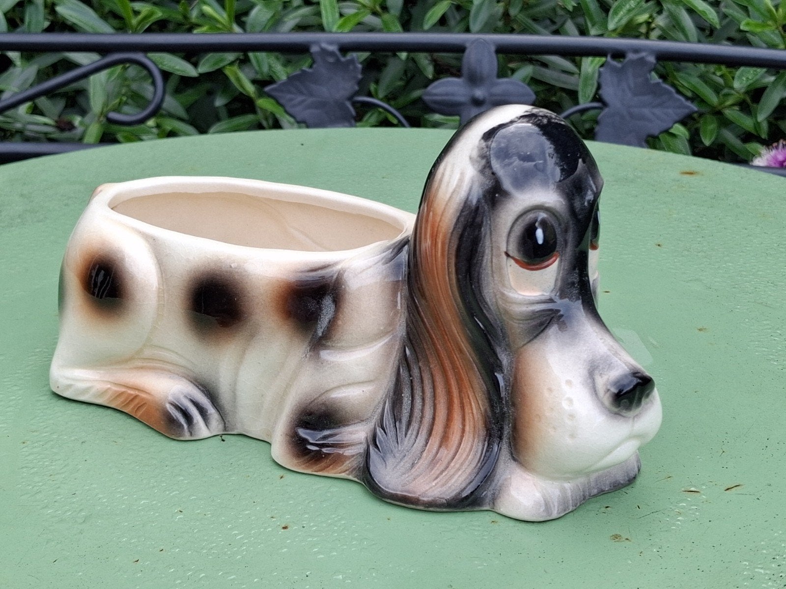 vintage Jema bloempot basset hond Sad Sam puntgaaf !!, Rond, Ophalen of Verzenden, Aardewerk, Minder dan 40 cm