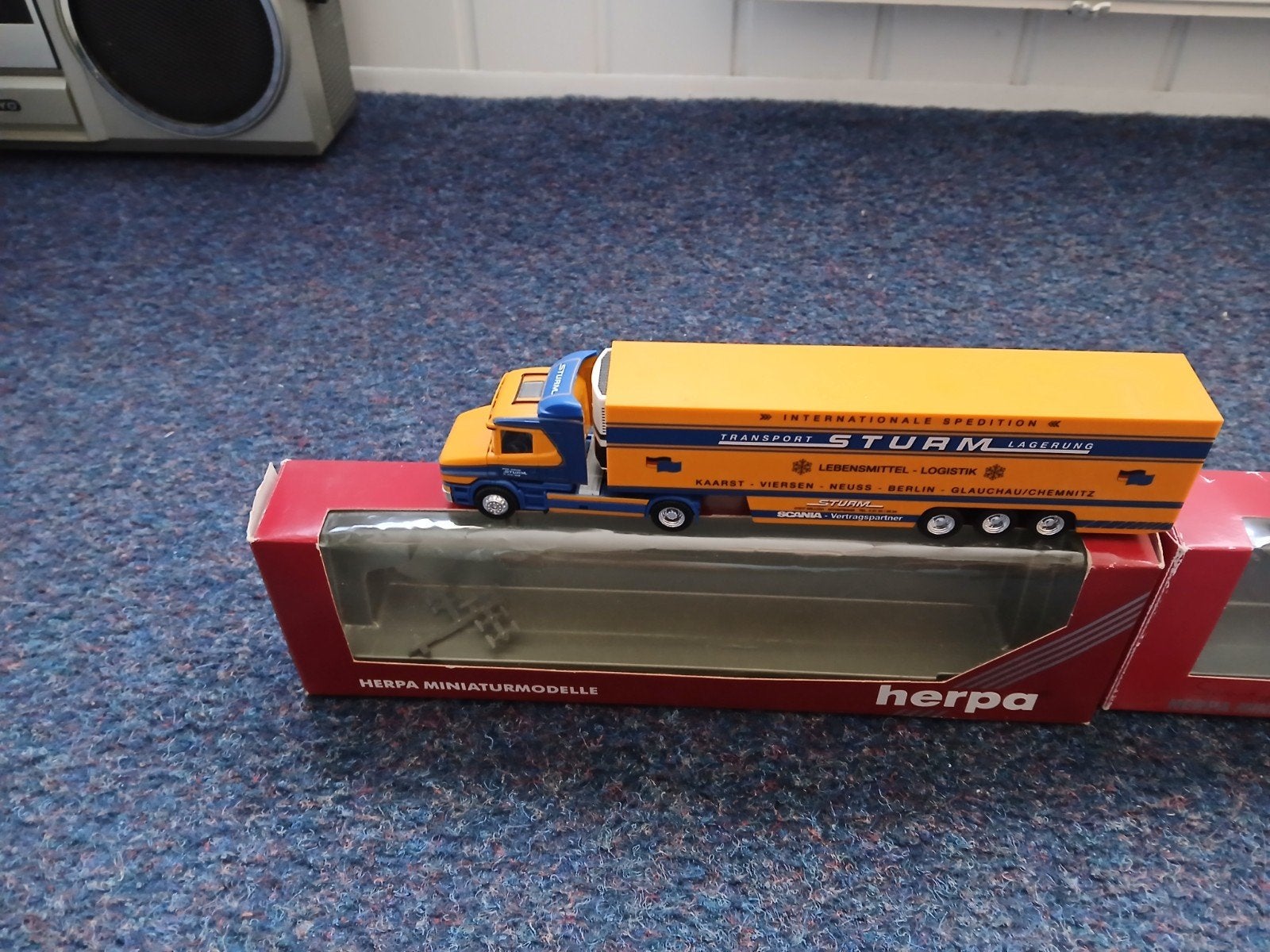 2 Herpa Miniatuurmodellen Sturm Vrachtwagens, Overige merken, 1:50 of kleiner, Ophalen of Verzenden, Zo goed als nieuw