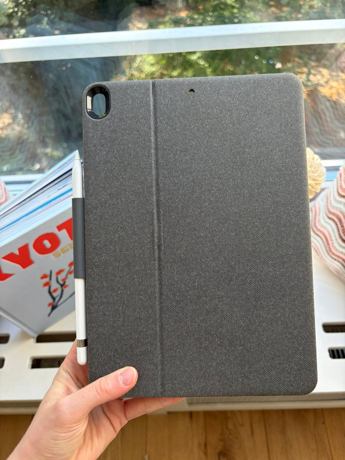 Logitech Combo Touch Keyboard Case Trackpad iPad Air 3 gen, Computers en Software, Ophalen, Zo goed als nieuw, 11 inch, Bescherming voor- en achterkant