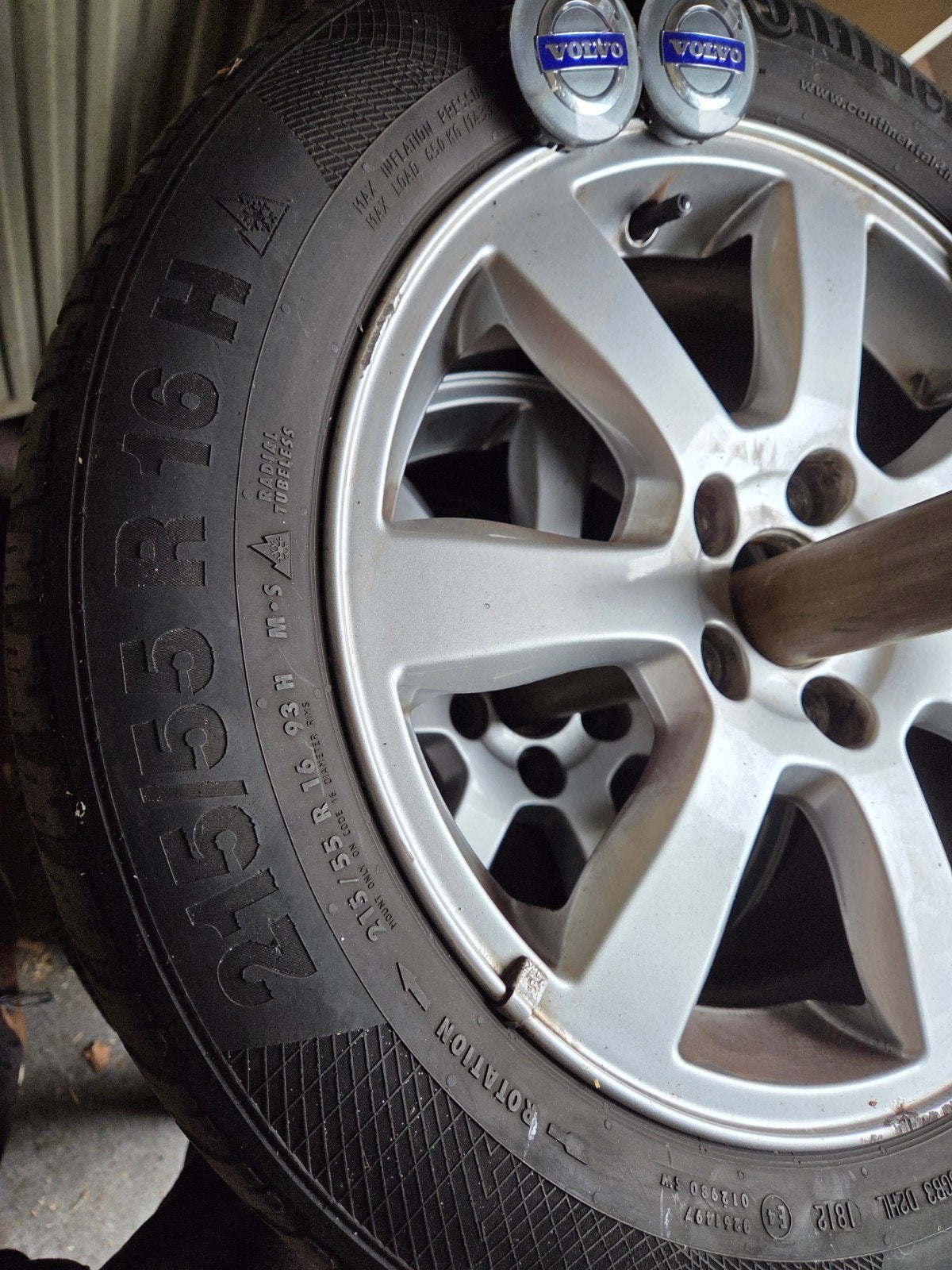 Volvo Winterbanden 215 55 16, Auto-onderdelen, Banden en Velgen, Ophalen, 16 inch, Banden en Velgen, Winterbanden
