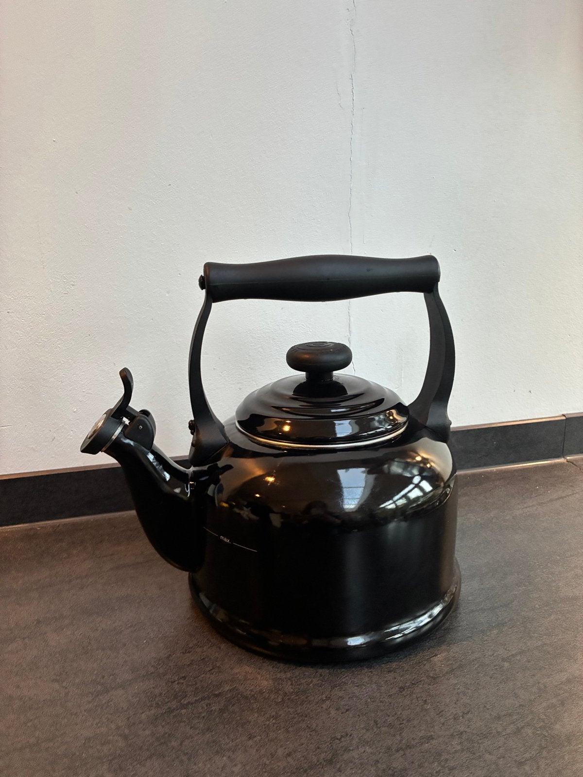 Le Creuset fluitketel - Zwart - 2.1 liter, Witgoed en Apparatuur, 2 liter of meer, Ophalen of Verzenden, Zo goed als nieuw