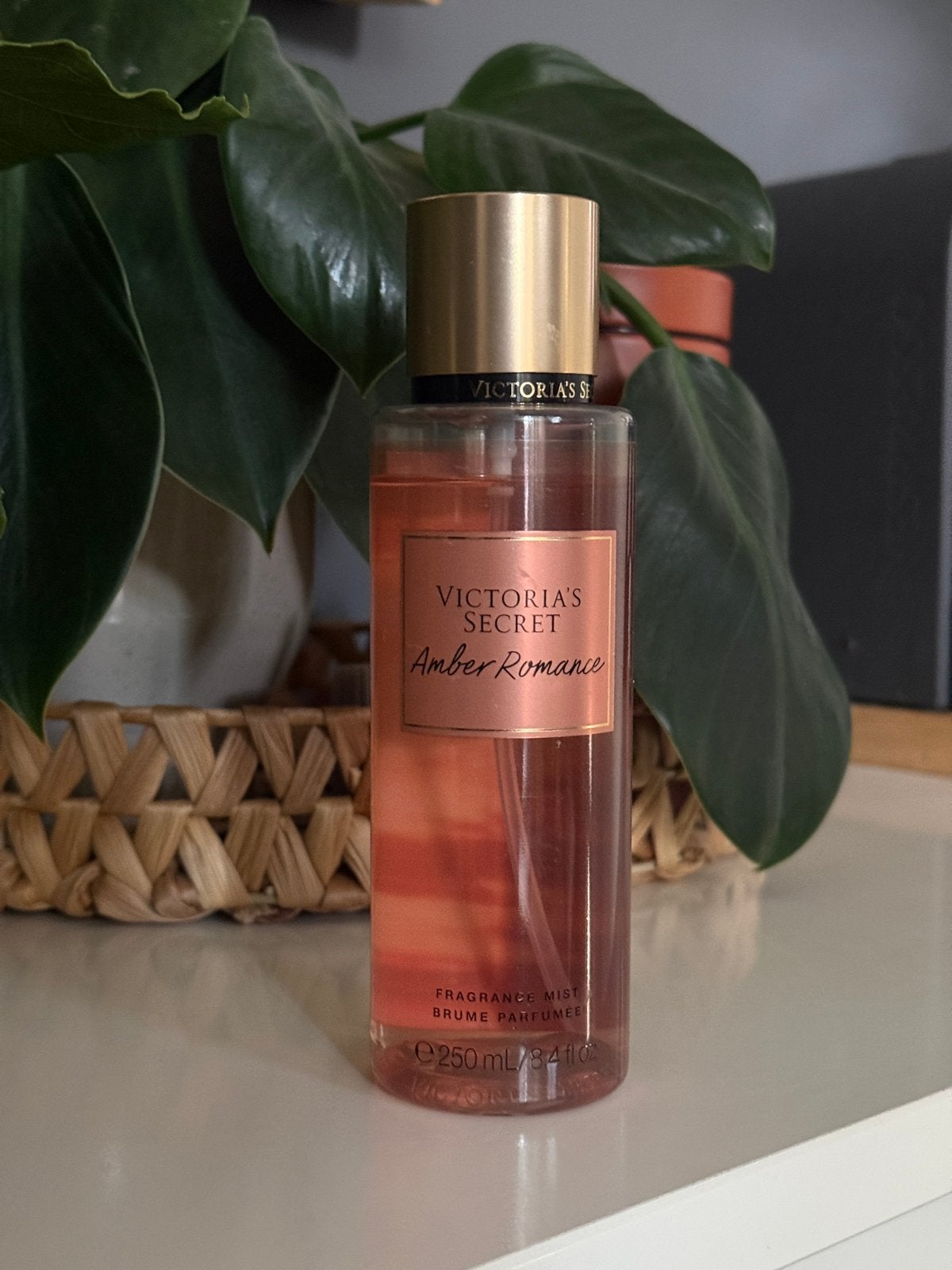 Victoria's Secret Amber Romance Fragrance Mist, Verzenden, Zo goed als nieuw