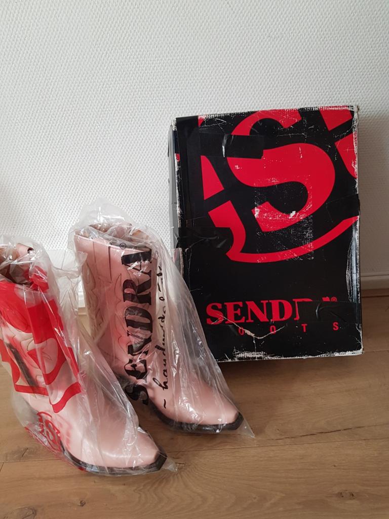 Gave Sendra laarsjes 41 roze, Kleding | Dames, Schoenen, Sendra, Lage of Enkellaarzen, Nieuw, Ophalen of Verzenden