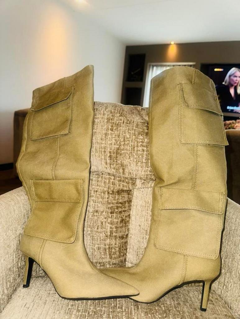 Zara Hoge Laarzen met Hak, Kleding | Dames, Hoge laarzen, Beige, Nieuw, Ophalen of Verzenden